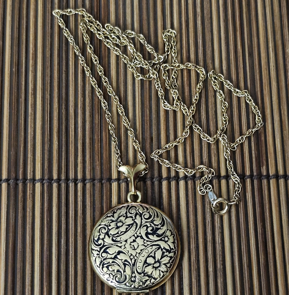 12k Gold Filled Etched Locket Necklace (Vintage)